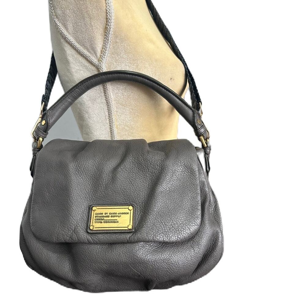 ★ EUC Marc Jacobs Pebble Leather‎ Gray Crossbody Handbag Purse